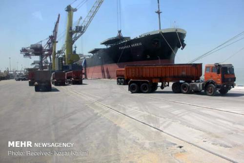 کشتی حامل ۲۷ هزار تن برنج وارد بندر بوشهر شد