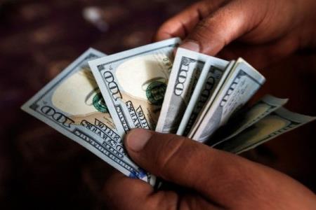 دلار ۴۲۰۰ تومانی منجر به ثبات قیمت كالاهای اساسی نشد